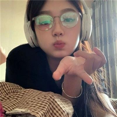 白面包车里的人